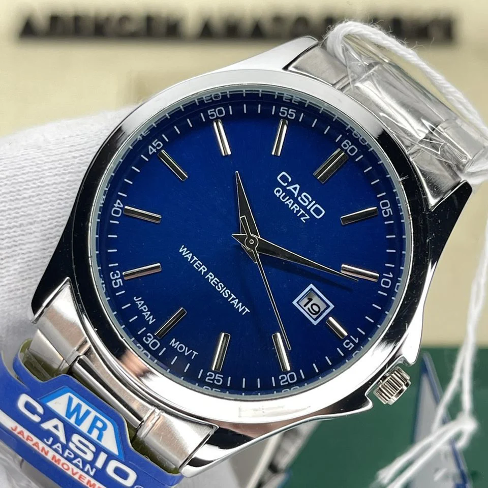 Часы наручные Касио с кварцевым механизмом. Диаметр циферблата 33 мм. |