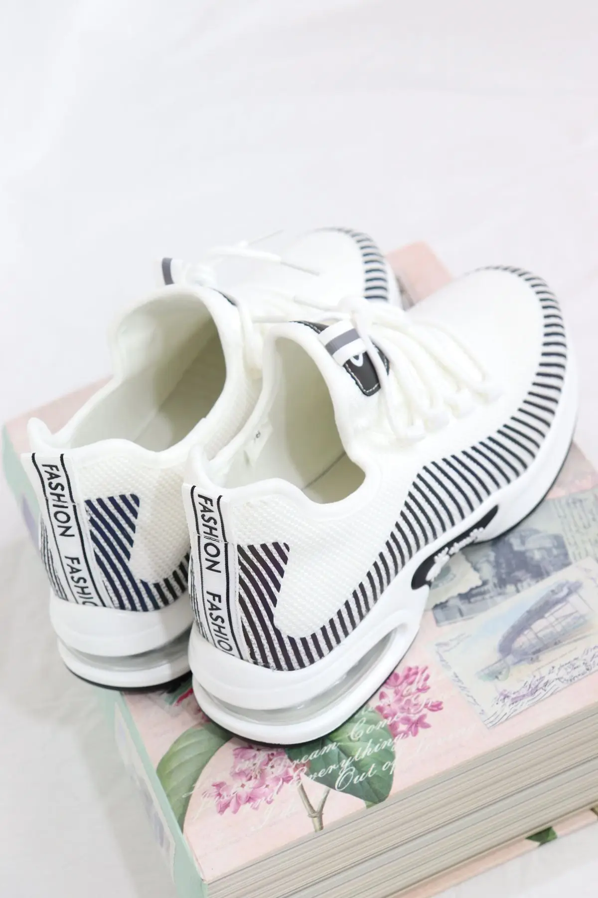 

Guja - 21Y301-1 Beyaz Air Taban Fileli Kadn Sneakers
