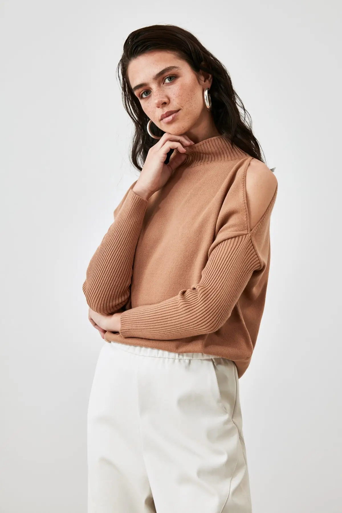

Trendyol Shoulder Low-Cut Knitwear Sweater TWOAW20FV0064