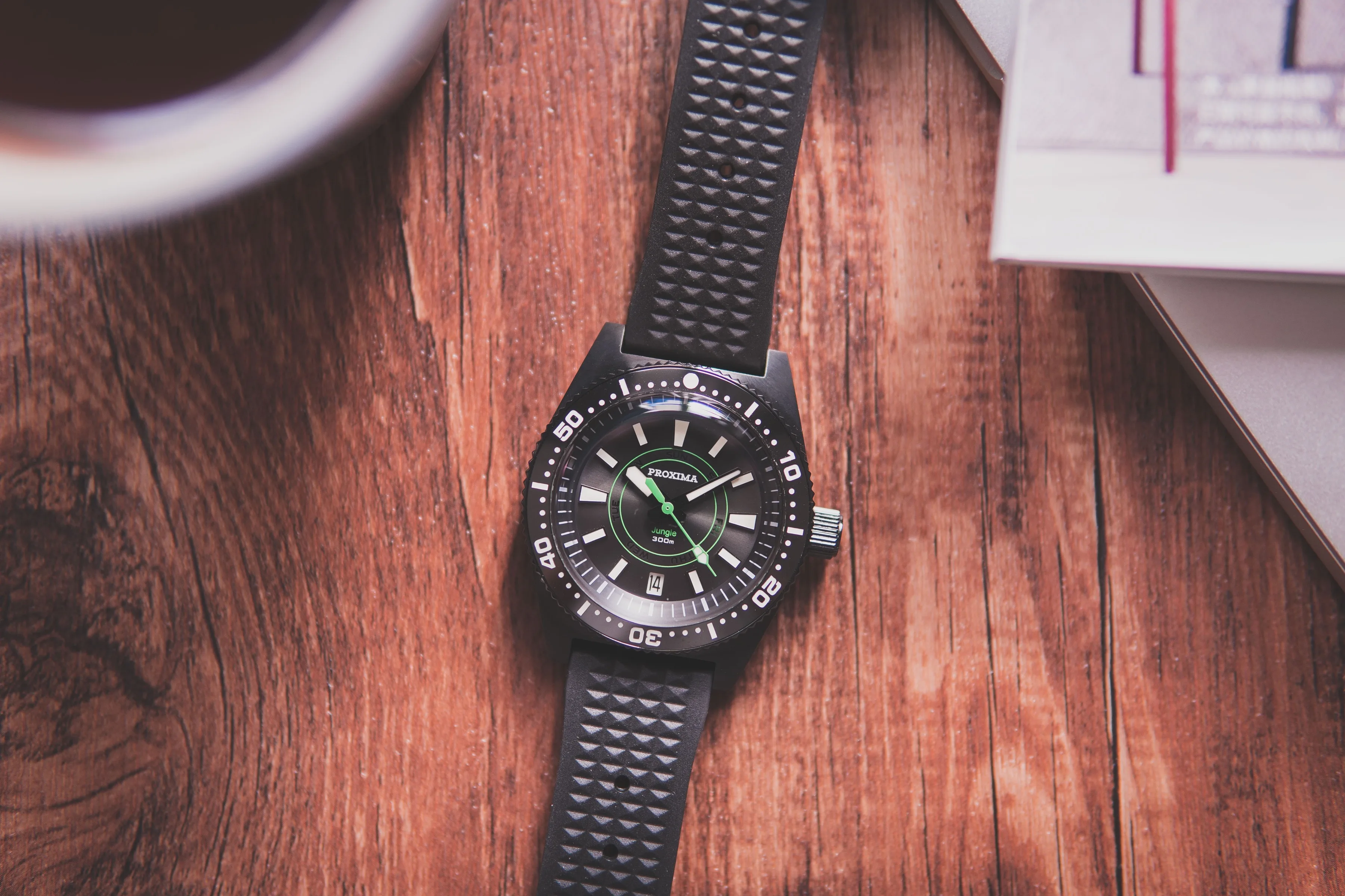 

Proxima Black PVD 62MAS 65 Stainless Steel Diver Dive Watch NH36 Movement Ceramic Bezel Insert C3 Luminous Black Green Day-Date