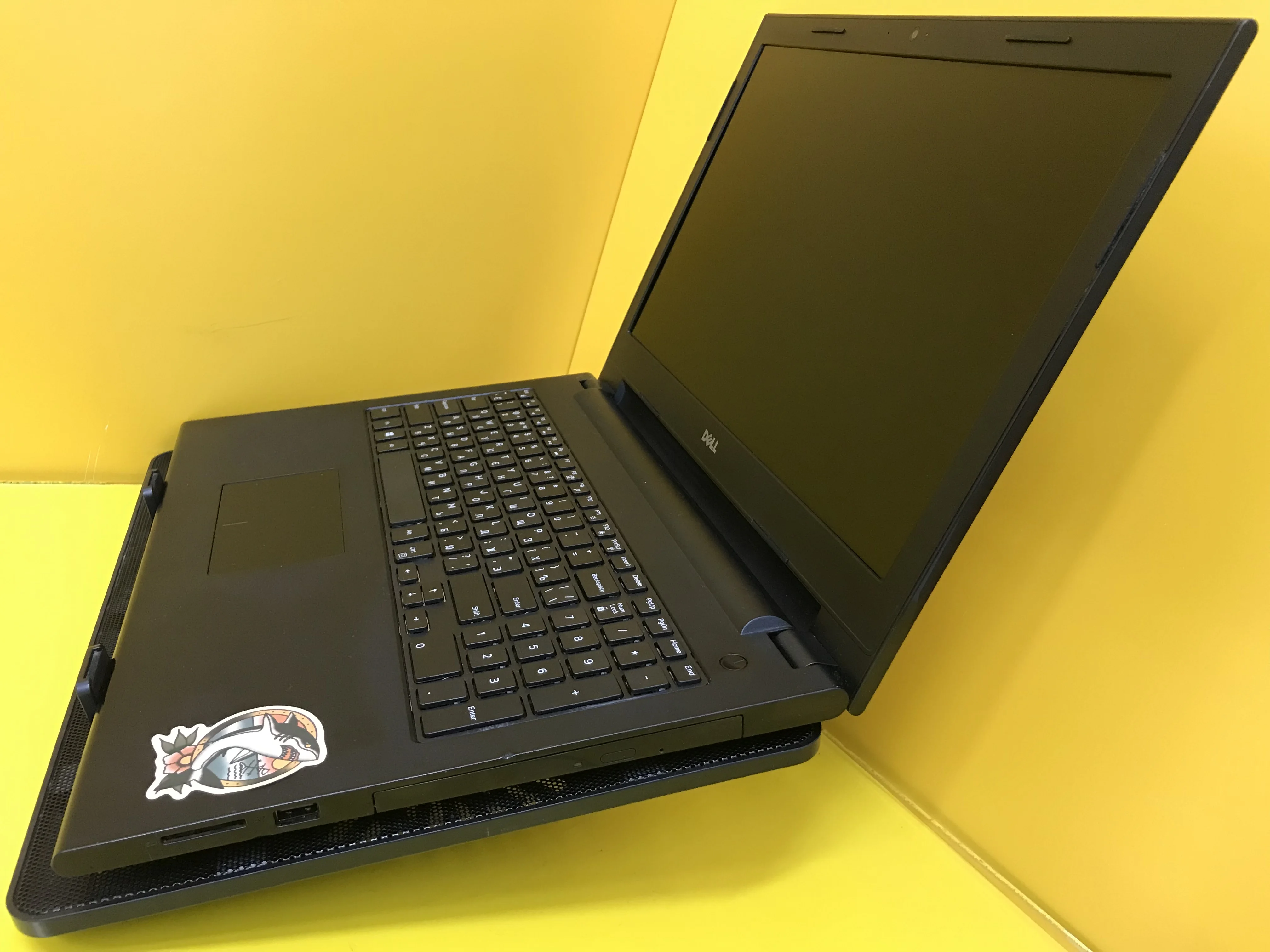 Ноутбук Б/У Dell 15.6&quot 1366x768 AMD A6-6310 2.40GHz Radeon HD 8500M 4Gb SSD 120Gb |