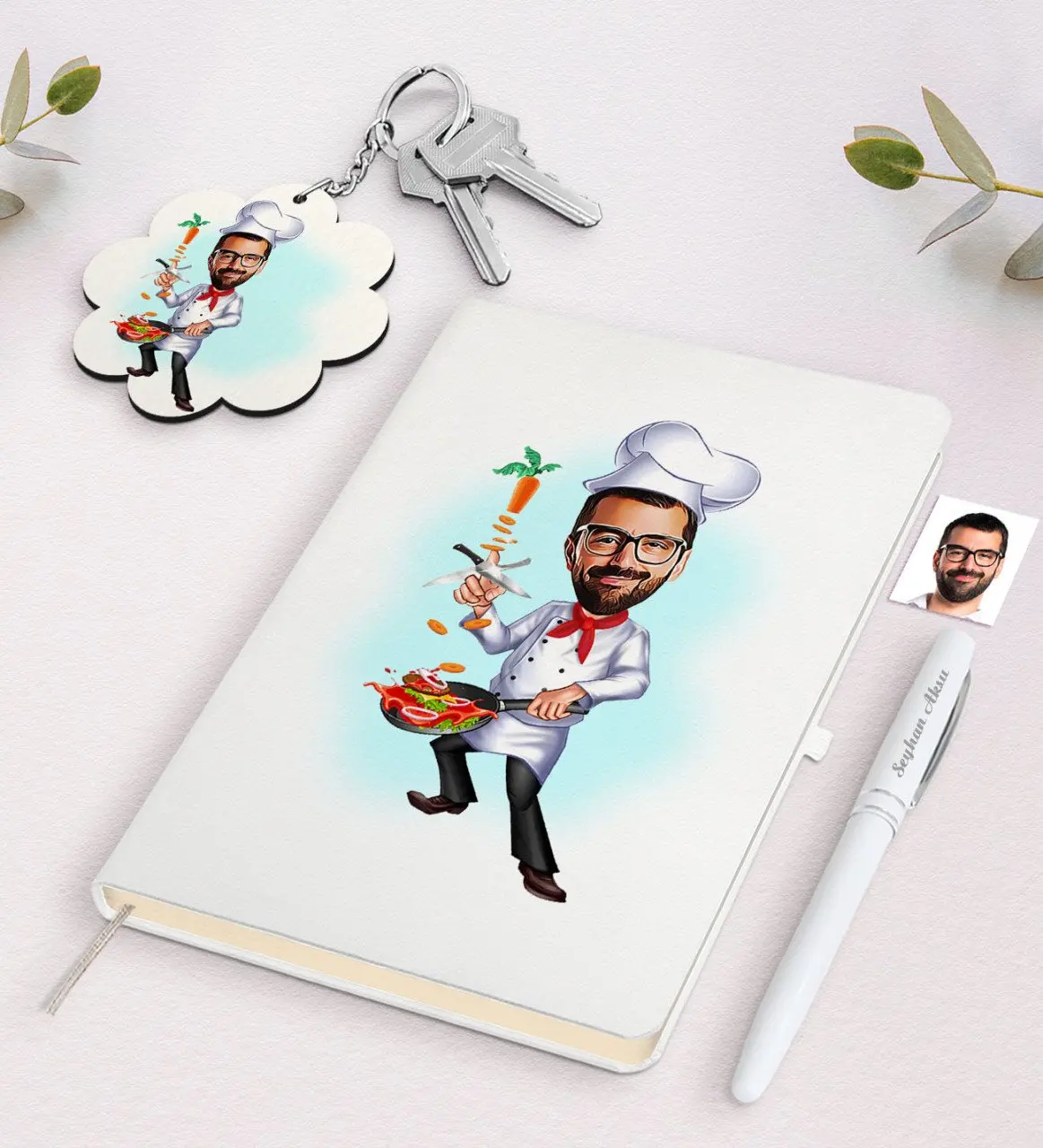 

Personalized Men 'S Chef Caricature Of White Notebook pen And Keychain Gift Set Reliable Quality Gift Casual Design moment