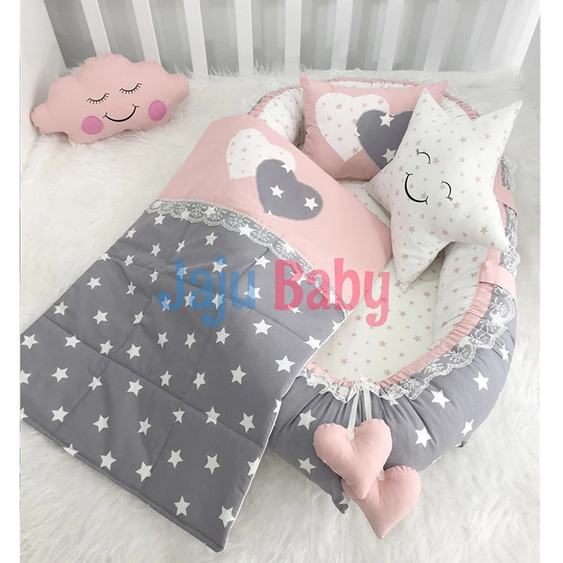 Jaju Baby Handmade Gray Stars Powder Design Luxury Orthopedic Babynest 5 Piece Bedding Set Mother Side Portable Baby Bed Pillow