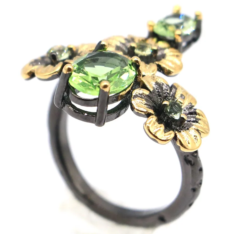 Женское кольцо с темно-зеленым гранатом готическое уникальным дизайном 24 х24 мм |