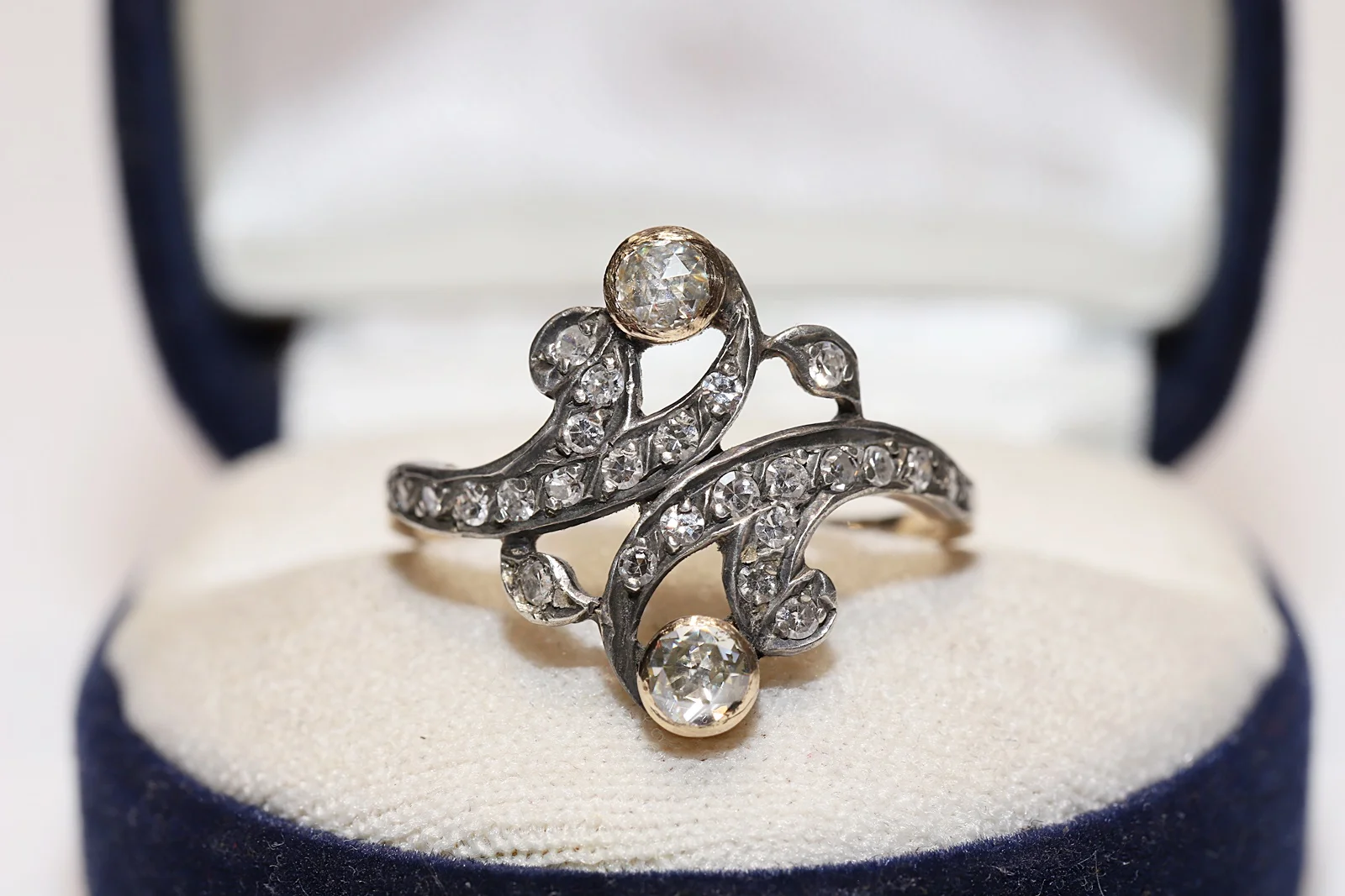 

Викторианское Золотое кольцо 14k с натуральными бриллиантами и искусственными камнями