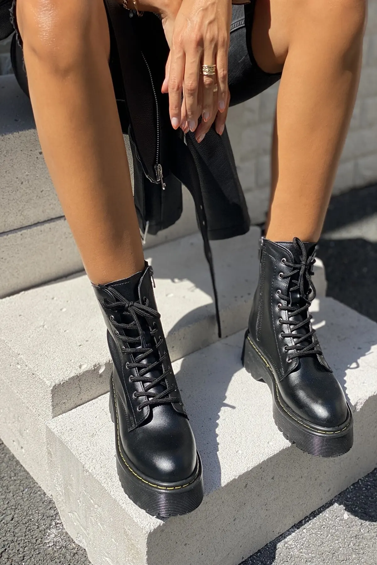 

Adin Black Boots & bootie & postal Comfortable Thick Sole Women Quality Fashion Style Keeps Your Winter Warm With Reliable Style good