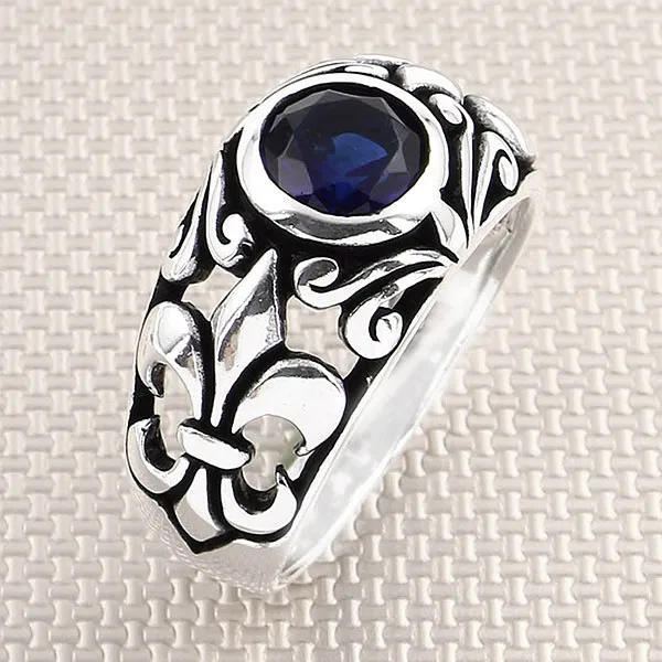 

Мужское серебряное кольцо в стиле барокко с голубым Цирконом