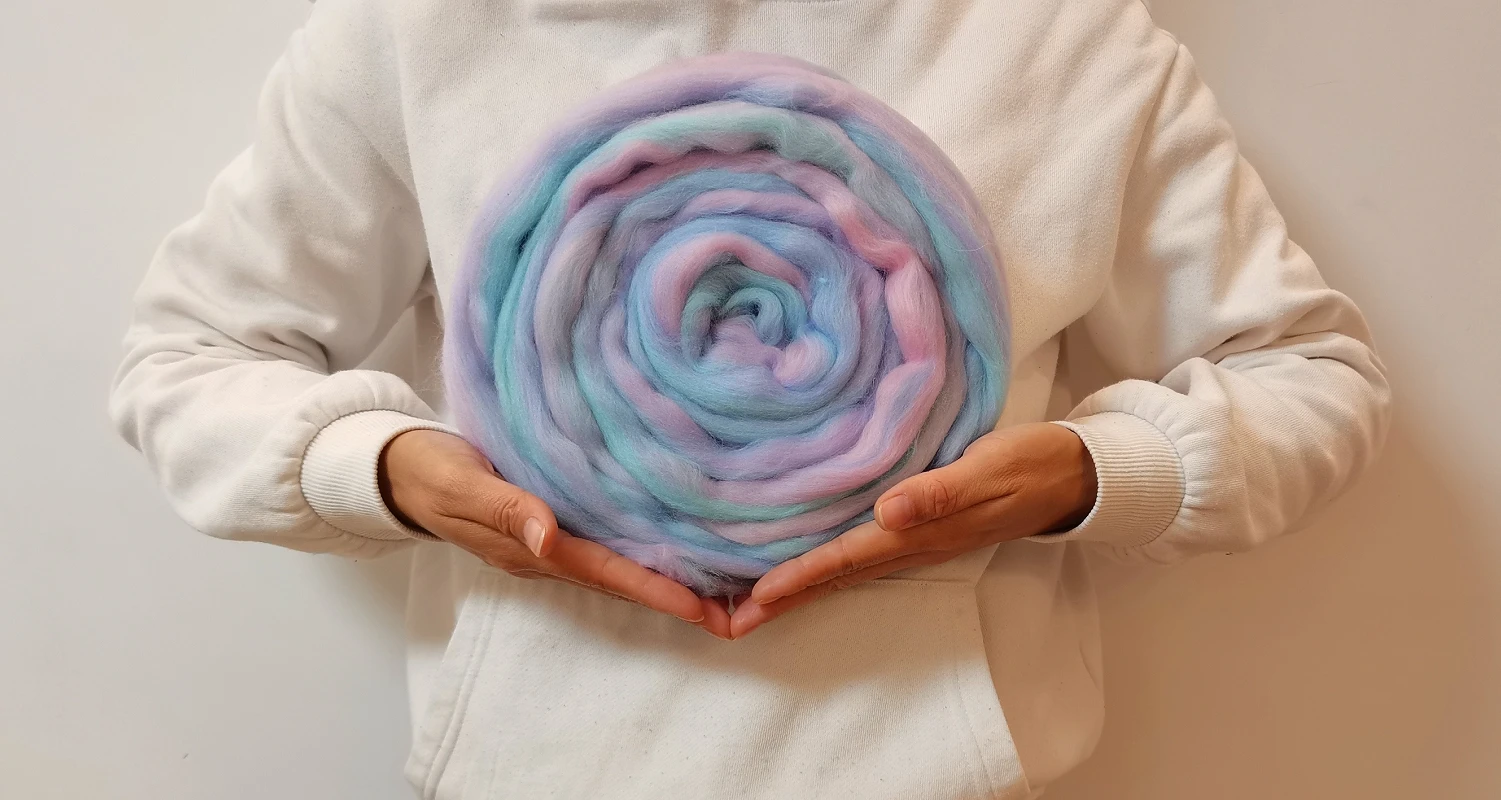 Смеска шерсти шерсть-ровинг 50 г Мериносовая смешанные покрашенного вручную