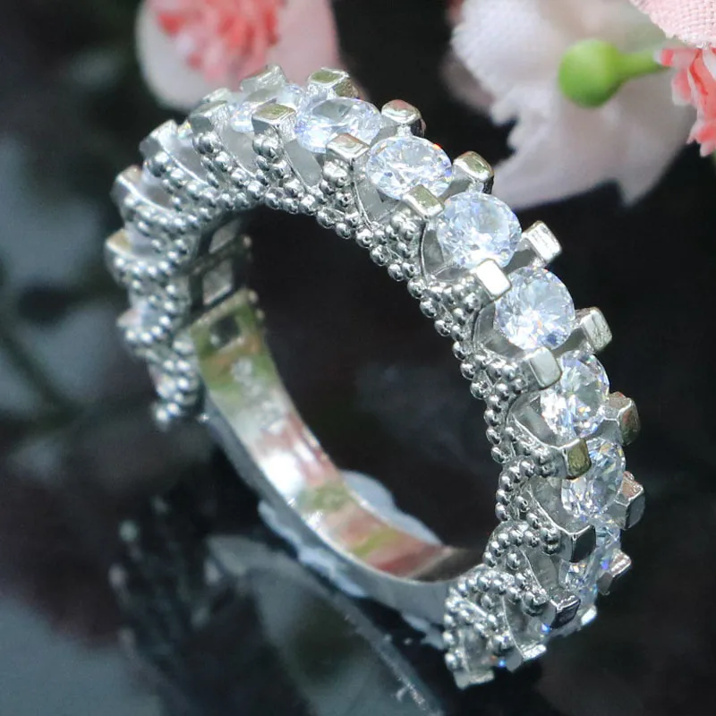 

Женское серебряное кольцо с фианитом, 26 Х5 мм, 5,7 г