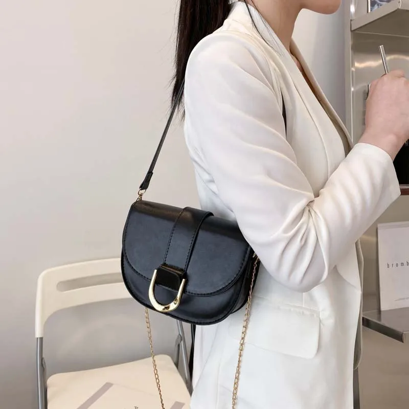 

2021 new spring and summer patent leather one-shoulder messenger bag ins fashion western female bag