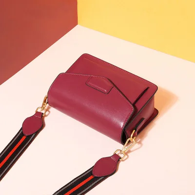 

European and American Cute Girl's Handbag Summer Women's Messenger Bag Mobile Phone Small Bag Fashion Bucket Bag in Bright Black