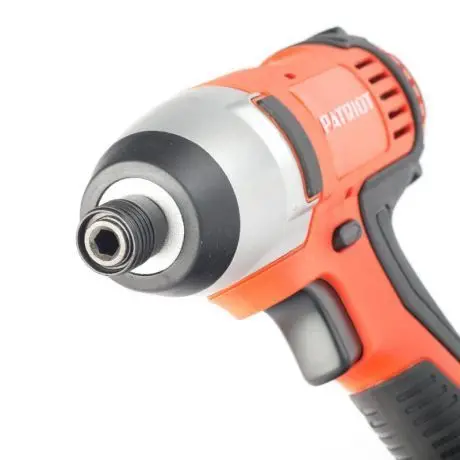 Ударный аккумуляторный винтоверт Patriot BR 180li с битой 1/4 дюйма.