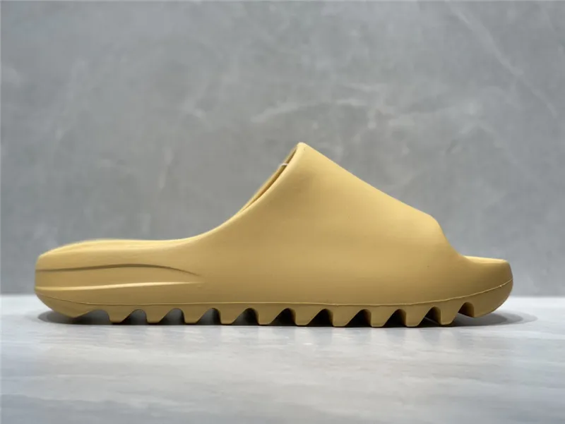 

Luxury Designer Slippers For Both Men And Women Are A Stylish, Shock-Cushioning,Non-Slip Flat Slipper Size 35-47