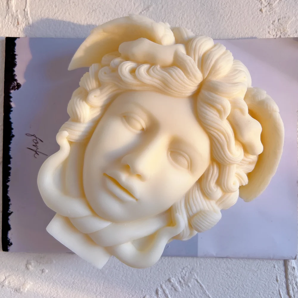 Форма Medusa в виде свечи греческая скульптура тело лицо змея волосы фигурка