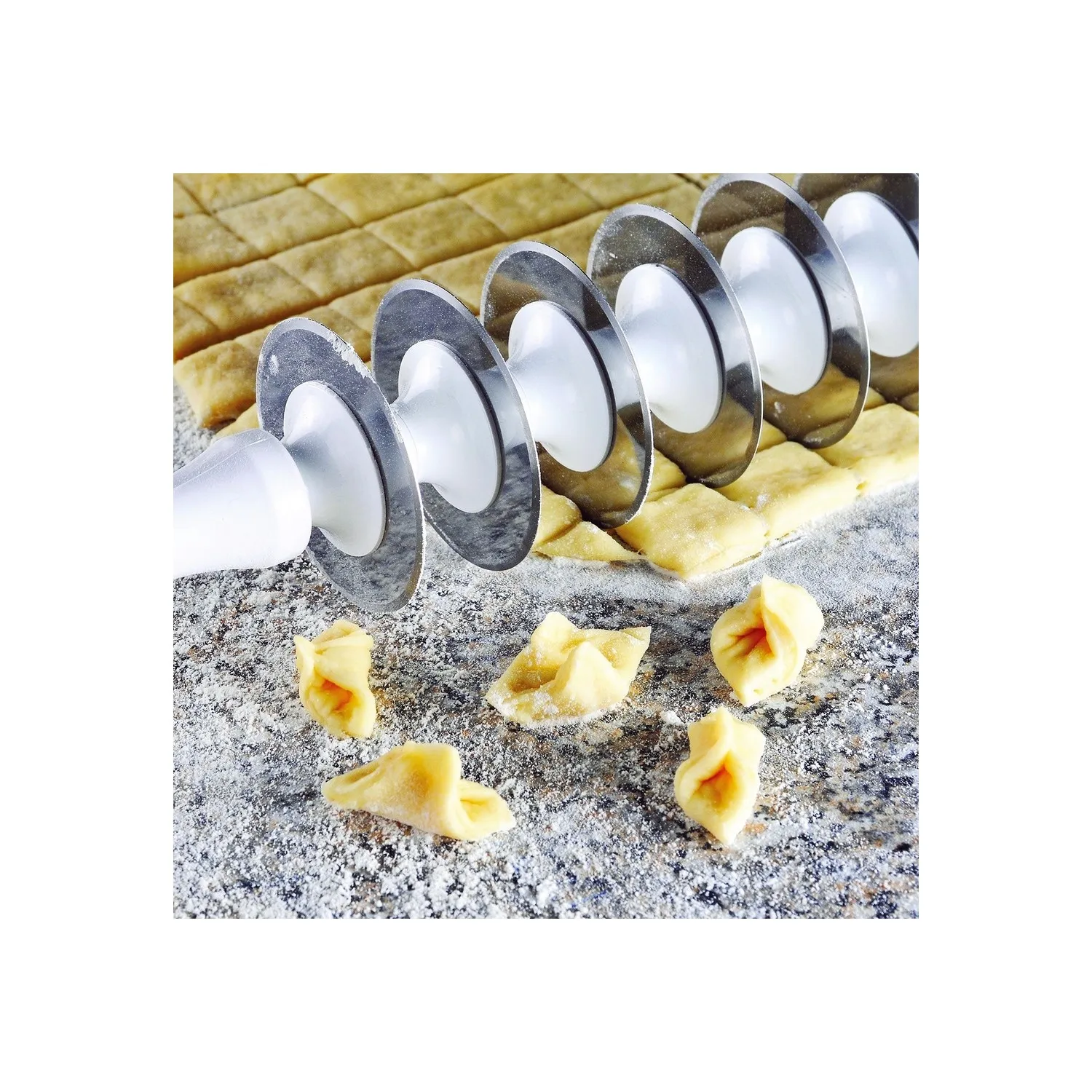 

Mantimatik Ravioli Cutting Roller with 9 Blades Stainless Steel Blade Easy to Clean Practical and Fast