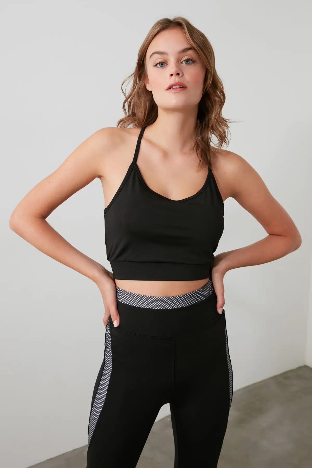 Рюкзак с детальным дизайном и спортивный бюстгальтер мягкими чашечками TWOAW21SS0027 |