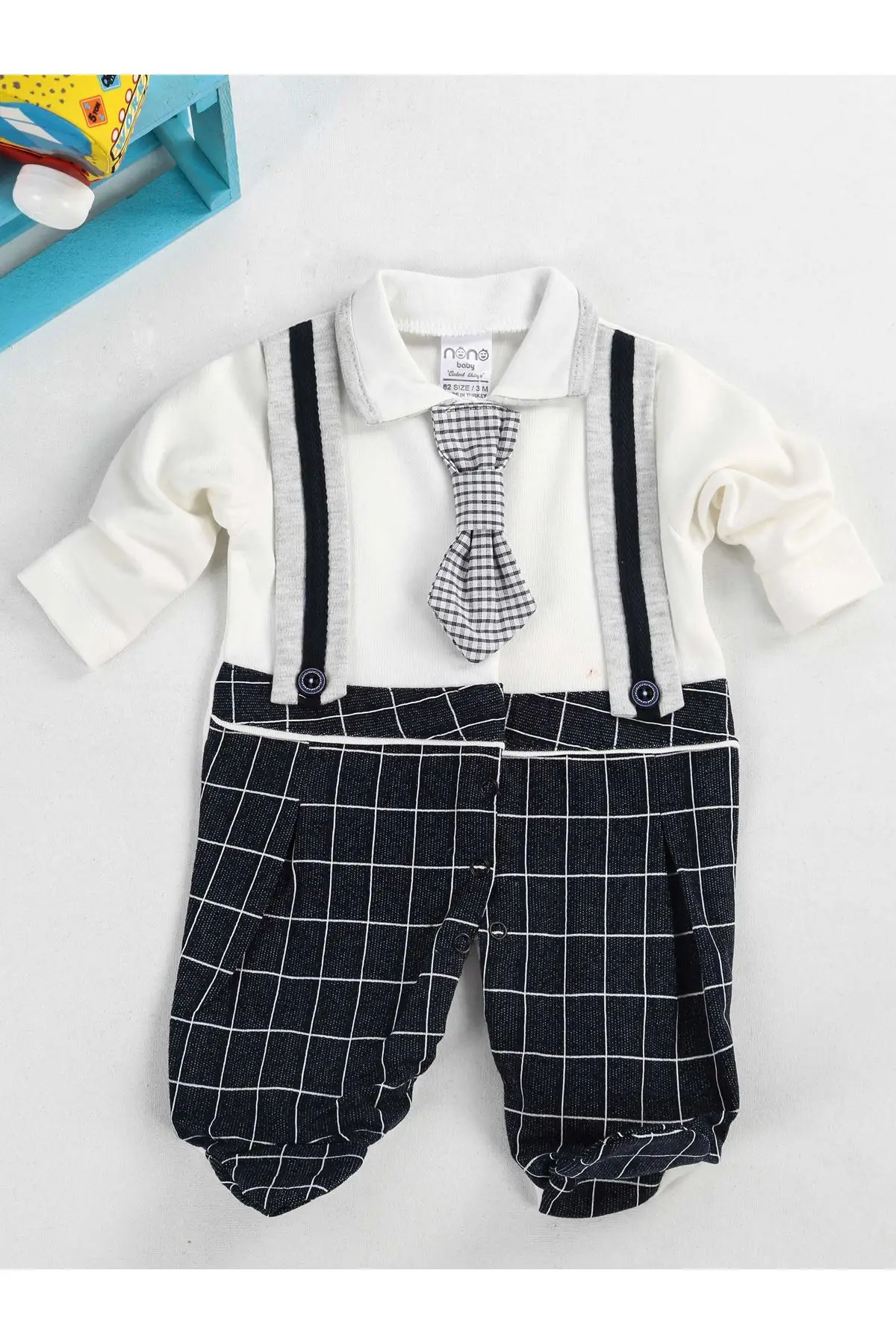 Комбинезоны с галстуком для маленьких мальчиков Цвет белый темно-синий |