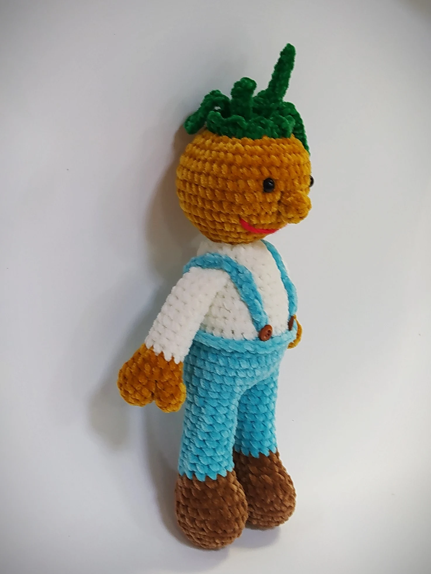 Герои чиполлино крючком. Мистер виноградинка чиполлино. Чиполлино крючком амигуруми. Чиполлино крючком амигуруми. Вязаный чиполлино крючком.