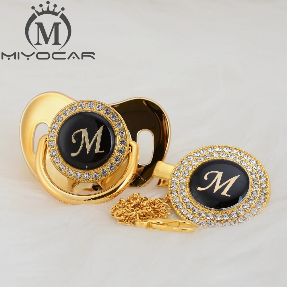 MIYOCAR цвета: золотистый, серебристый имя инициалы буквенные красивый bling соска и соска клип BPA бесплатно пустышка bling уникальный дизайн LAS-8/9