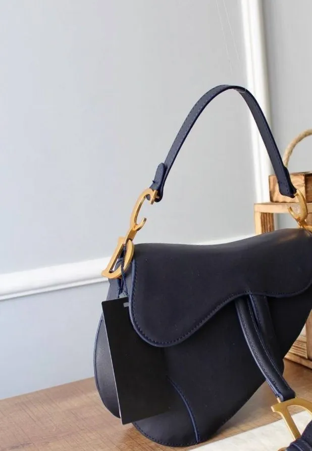 

apraz ve el antas deri zengin renk seenei omuz asks yazl ilemeli el antas kadn moda bayan antas kullanl