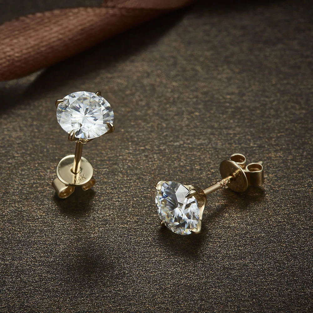 Серьги гвоздики NiceGems женские из белого золота 585 пробы с 4 зубцами от 0 8 до ст. TW D