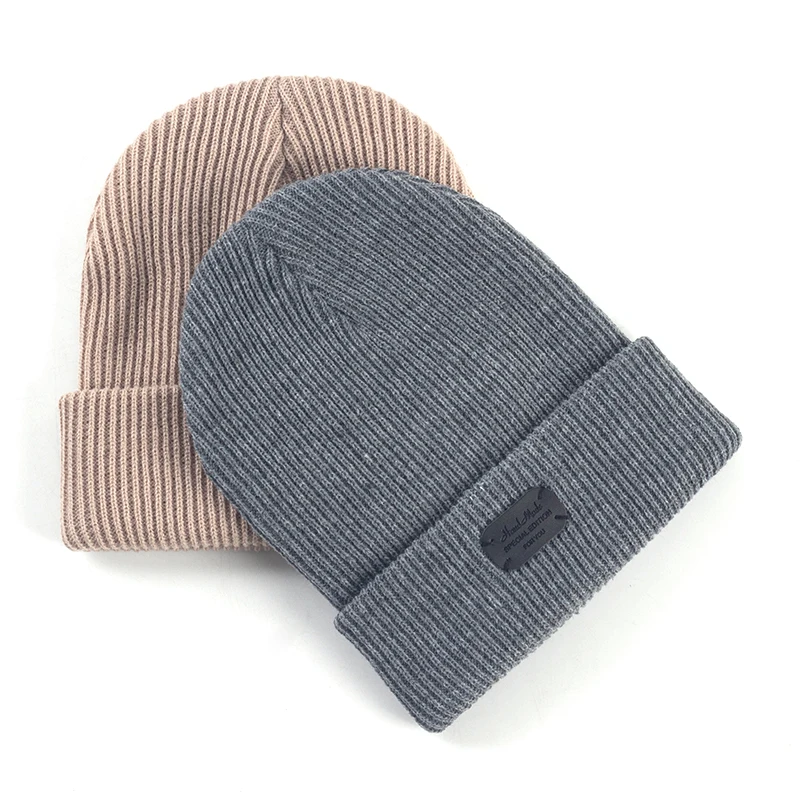 Однотонная рифленая облегающая шапка мужская вязаная унисекс теплые плотные
