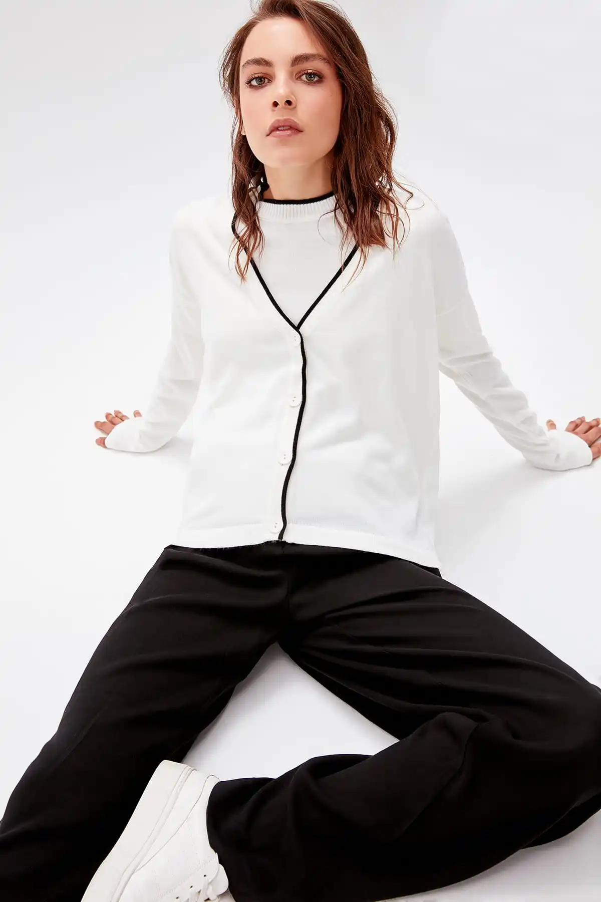 Trendyol экрю косой ленты детальный кардиган TWOAW20HI0018