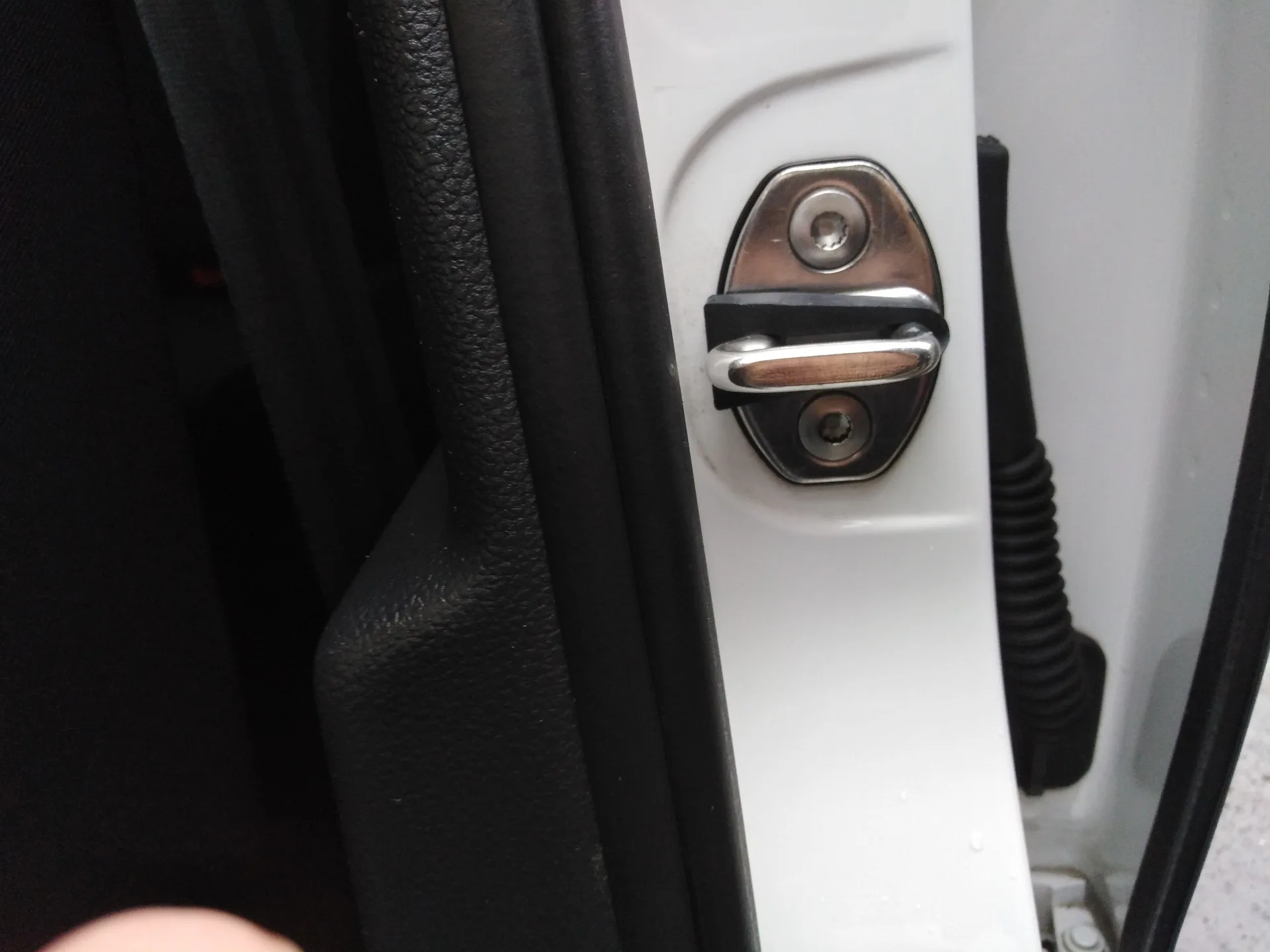 Демпферы замков дверей Skoda Octavia|Защитный корпус дверного замка| |