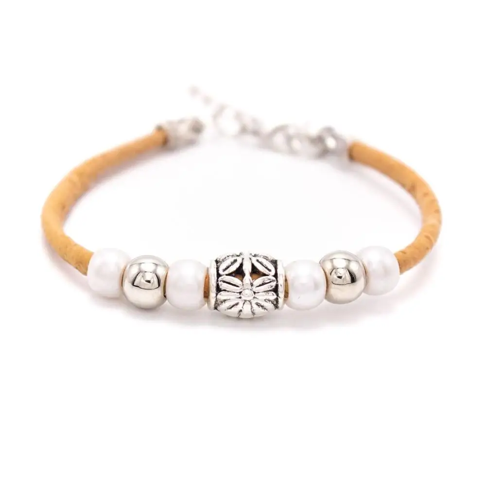 Женский браслет ручной работы из натуральной пробки с бусинами в форме