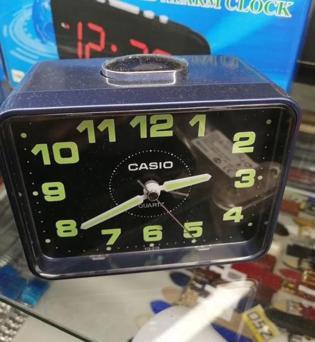 Будильник Casio TQ-218 2TF Светоотражающие цифры и стрелки (светятся в темноте) |