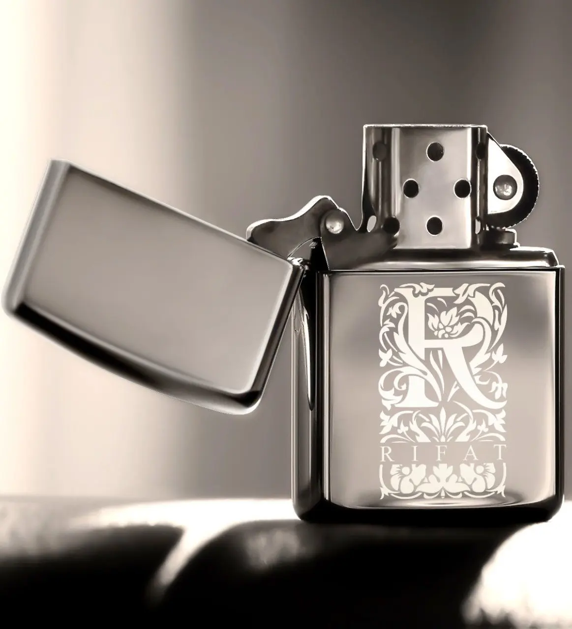 Персонализированные буквы R бензин серебристо-серый Металл Зажигалка (модель 2) |