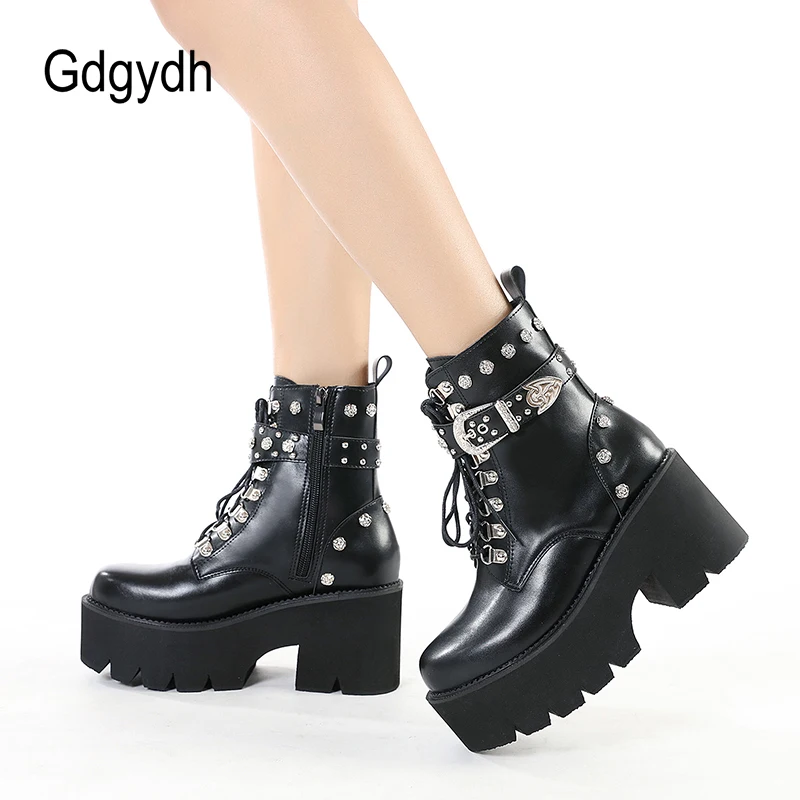 Gdgydh-Botas de moto gruesas con decoración de Metal para mujer, calzado gótico de plataforma oscura, Demonia, remache de flores, color negro