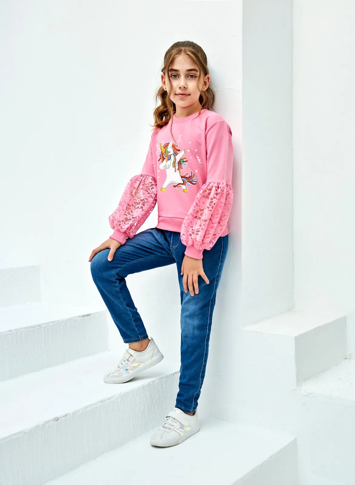 

PINK UNICORN SWEATSHIRT AND JEANS GIRL SUIT BETWEEN 3-12 YEARS OLD