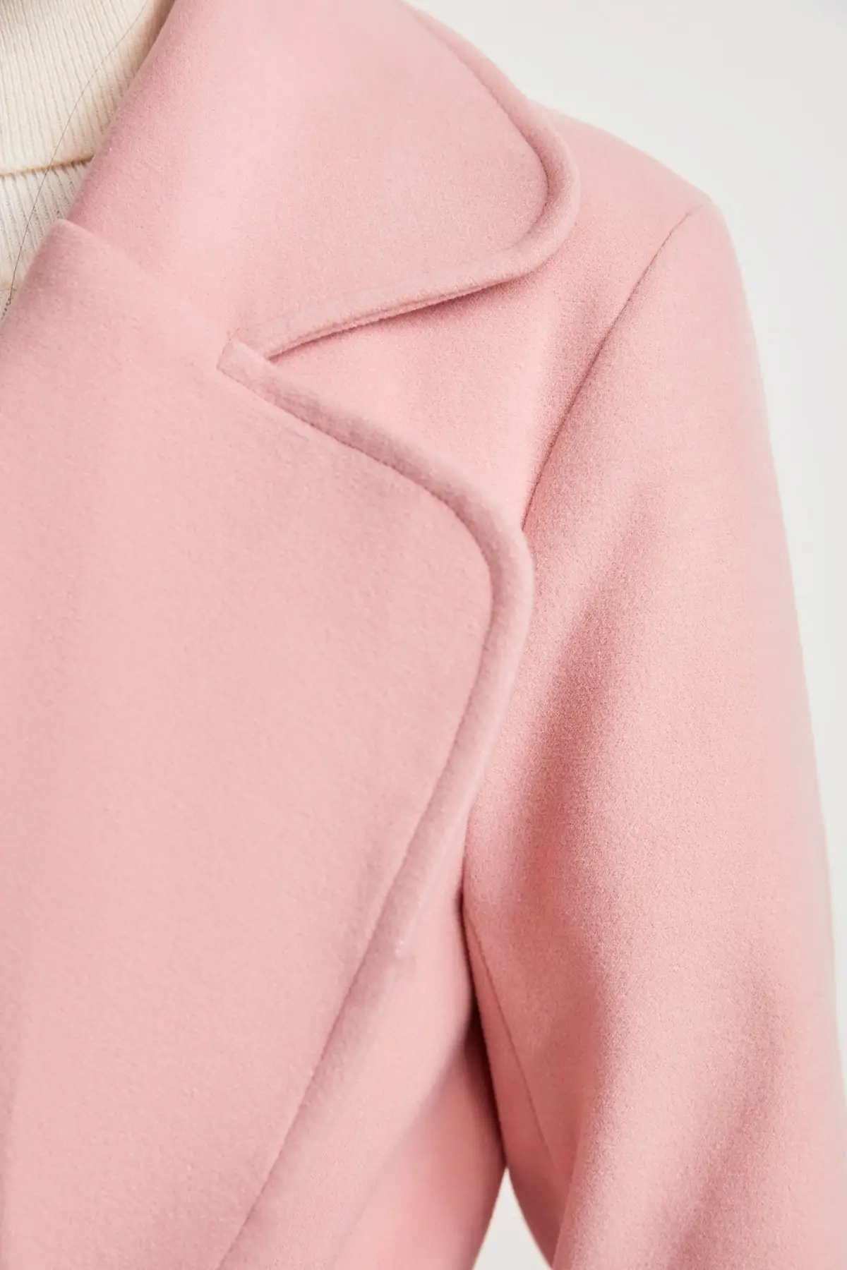 Трендовое розовое пальто с поясом TWOAW20KB0117 | Женская одежда