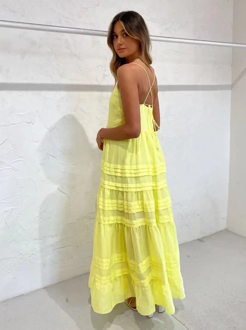 Женское платье без рукавов бретелек |