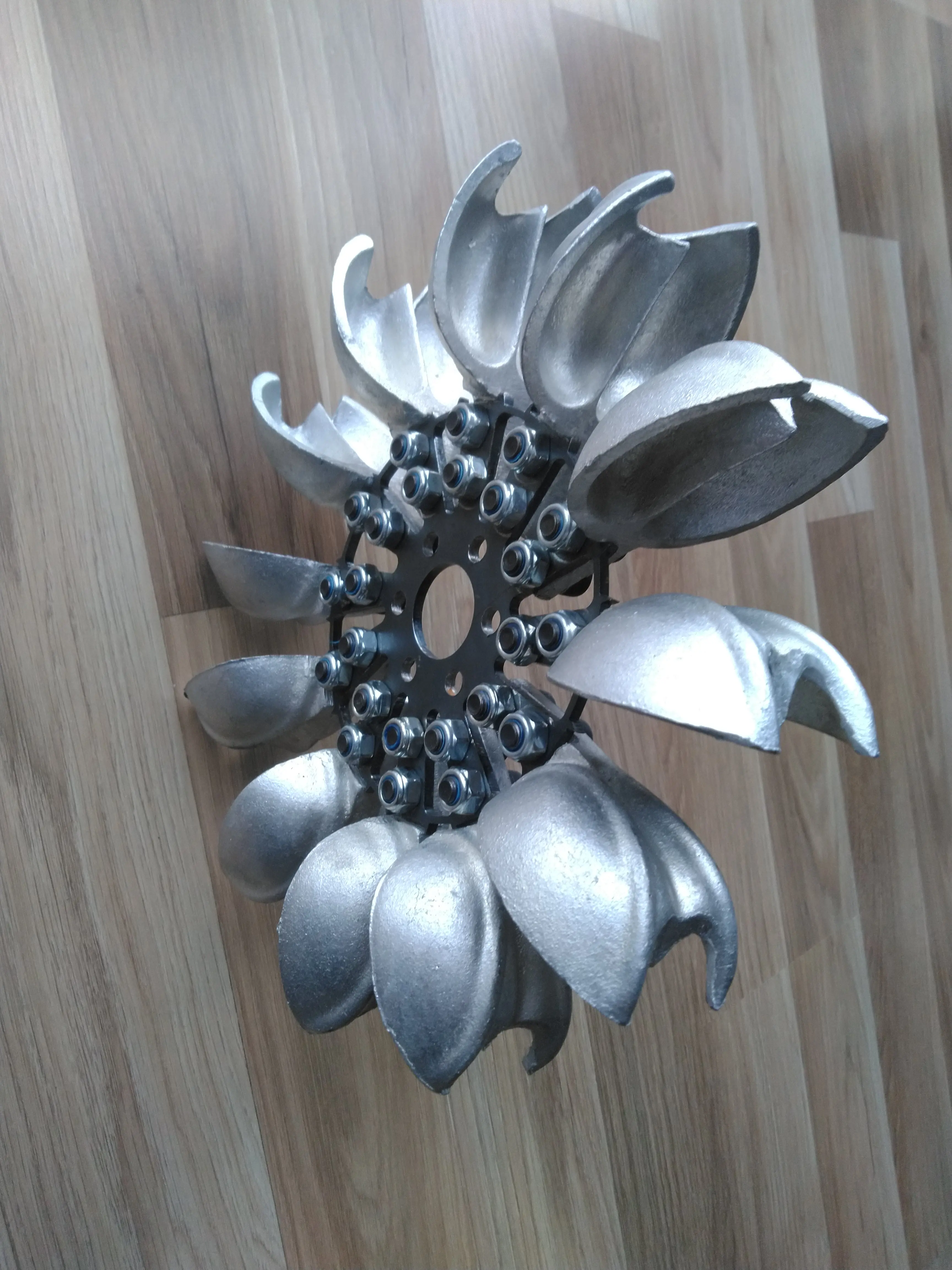 Водяное турбинное колесо Pelton с 12 алюминиевыми ложками внешний диаметр = 270 мм и 10 63