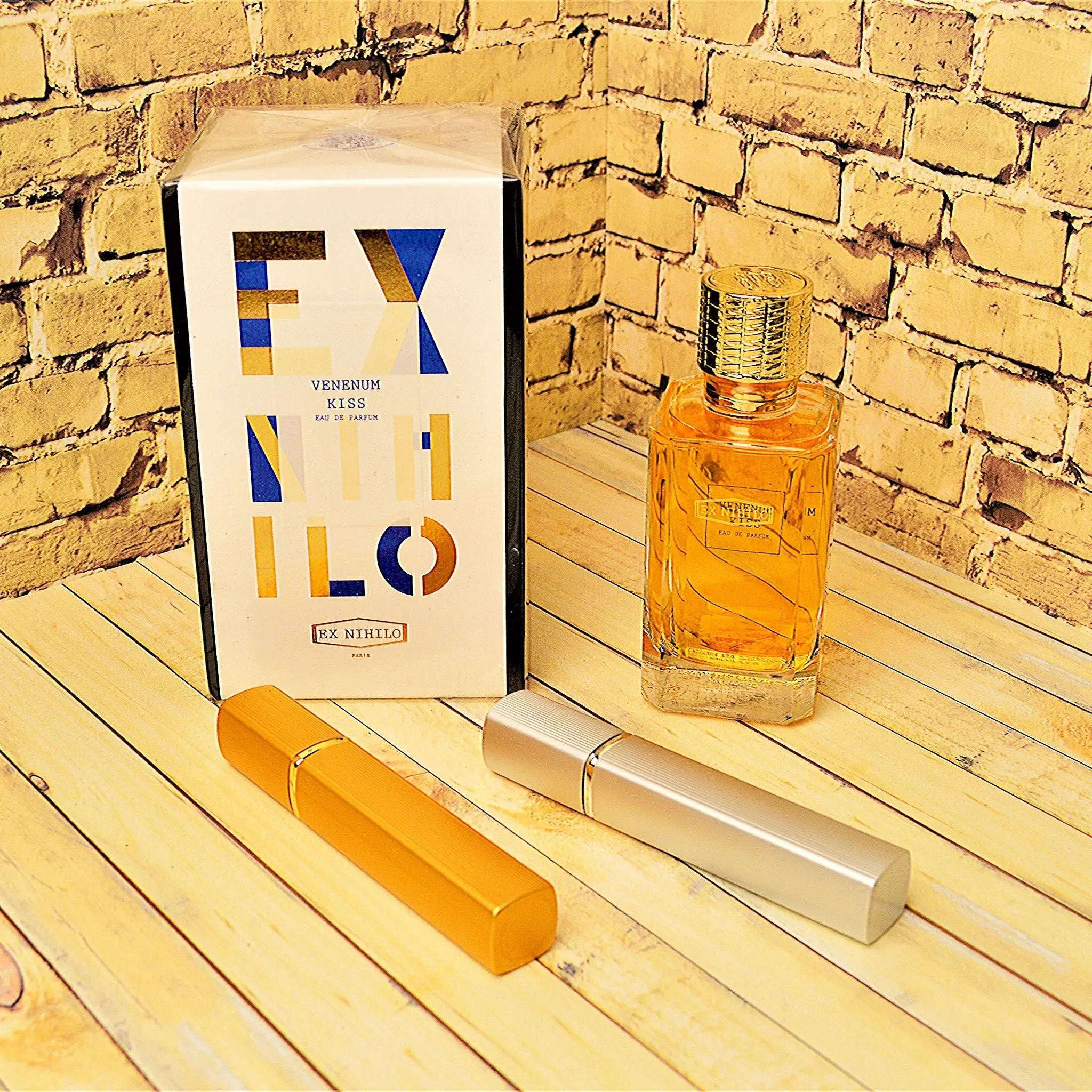 Ex nihilo venenum kiss. Venenum kiss. venenum kiss, ex nihilo laparfumerie. ex nihilo logo.