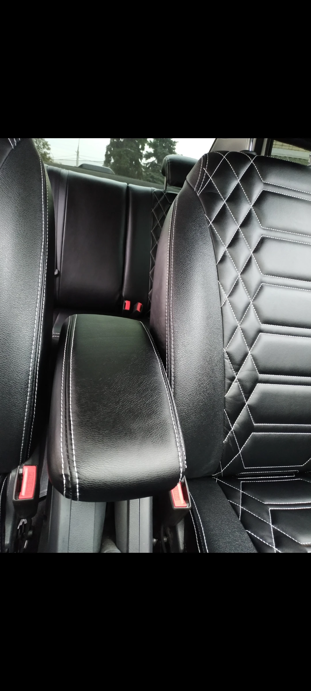 Для Lada Vesta X-Ray Cross Largus 2021 чехол на подлокотник консоль Подушка-накладка Сверху