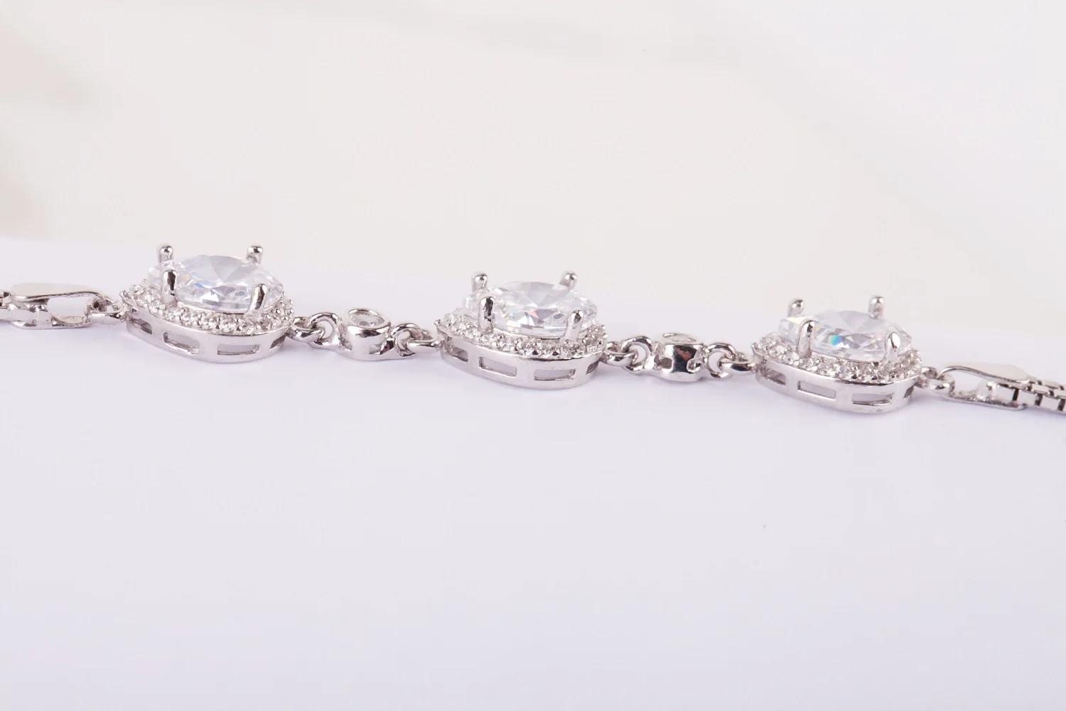 

Ювелирные изделия UM US, браслет из серебра с родиевым покрытием и фианитом