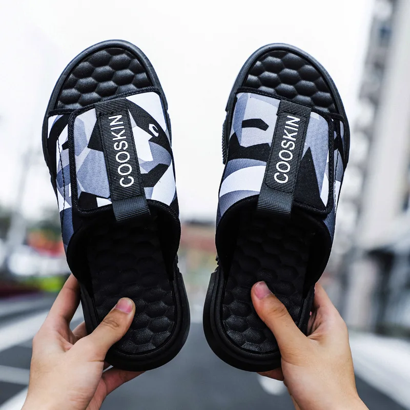 

2022 Fashion Youth Outdoor Personality Leisure Soft Bottom Anti-Slip Simple Men's Slippers