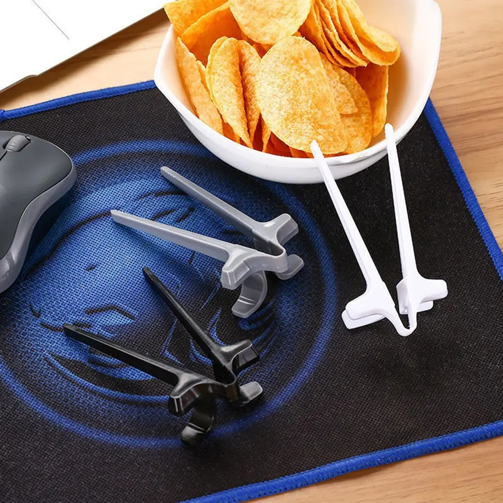 

Free-Hands Snack Chopsticks Play Games Finger Chopsticks Lazy Assistant Clip Snacks Not Dirty Hand Phone Accessory Snack Clip