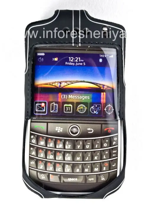 Фирменный силиконовый чехол с зажимом Wireless Xcessories Platinum Skin Case with Belt Clip для BlackBerry