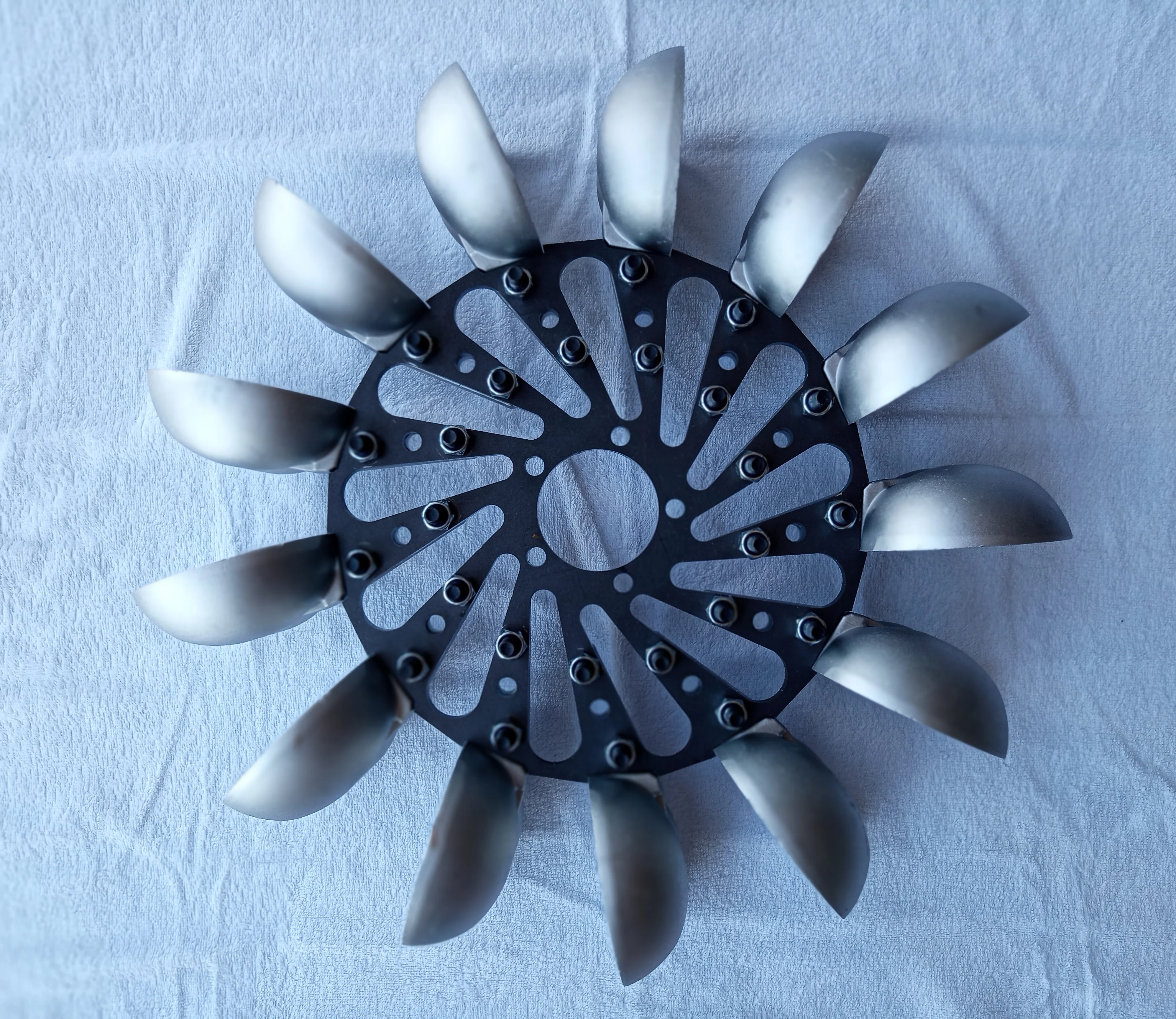 Колесо водяной турбины Pelton с 13 алюминиевыми ложками внешний диаметр = 530 мм и 20 86