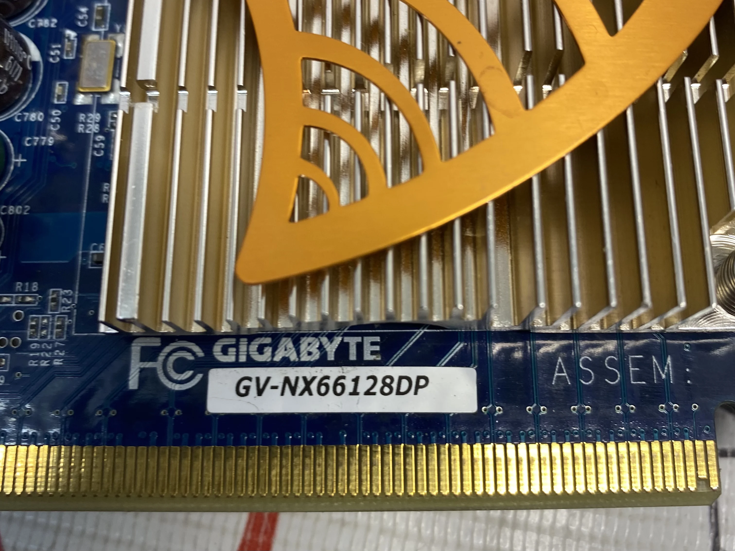 Видеокарта GIGABYTE GeForce 6600 gv-nx66128dp 128mb PCI-E