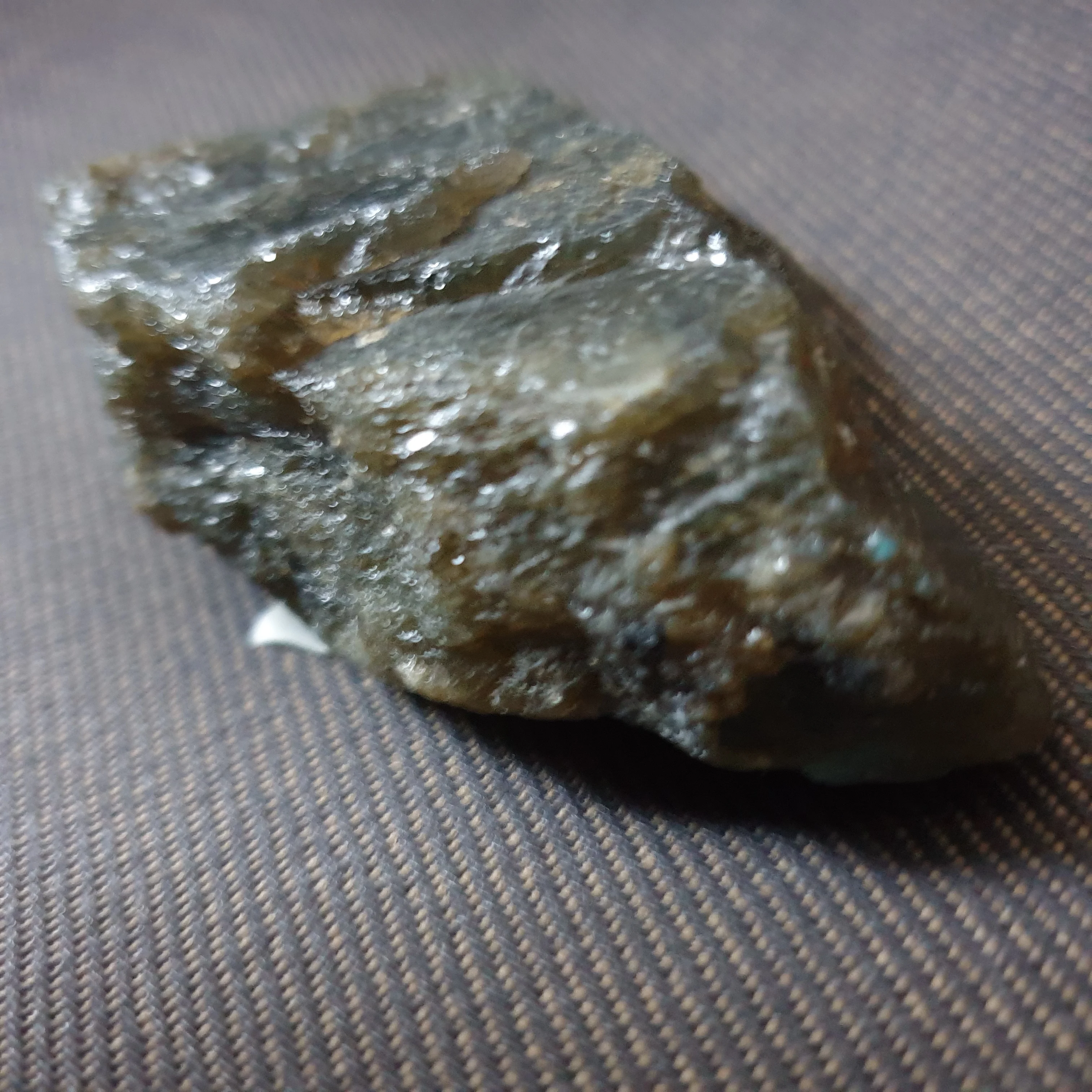 Камни лабрадор размеров 5-10 см нешлифованные |