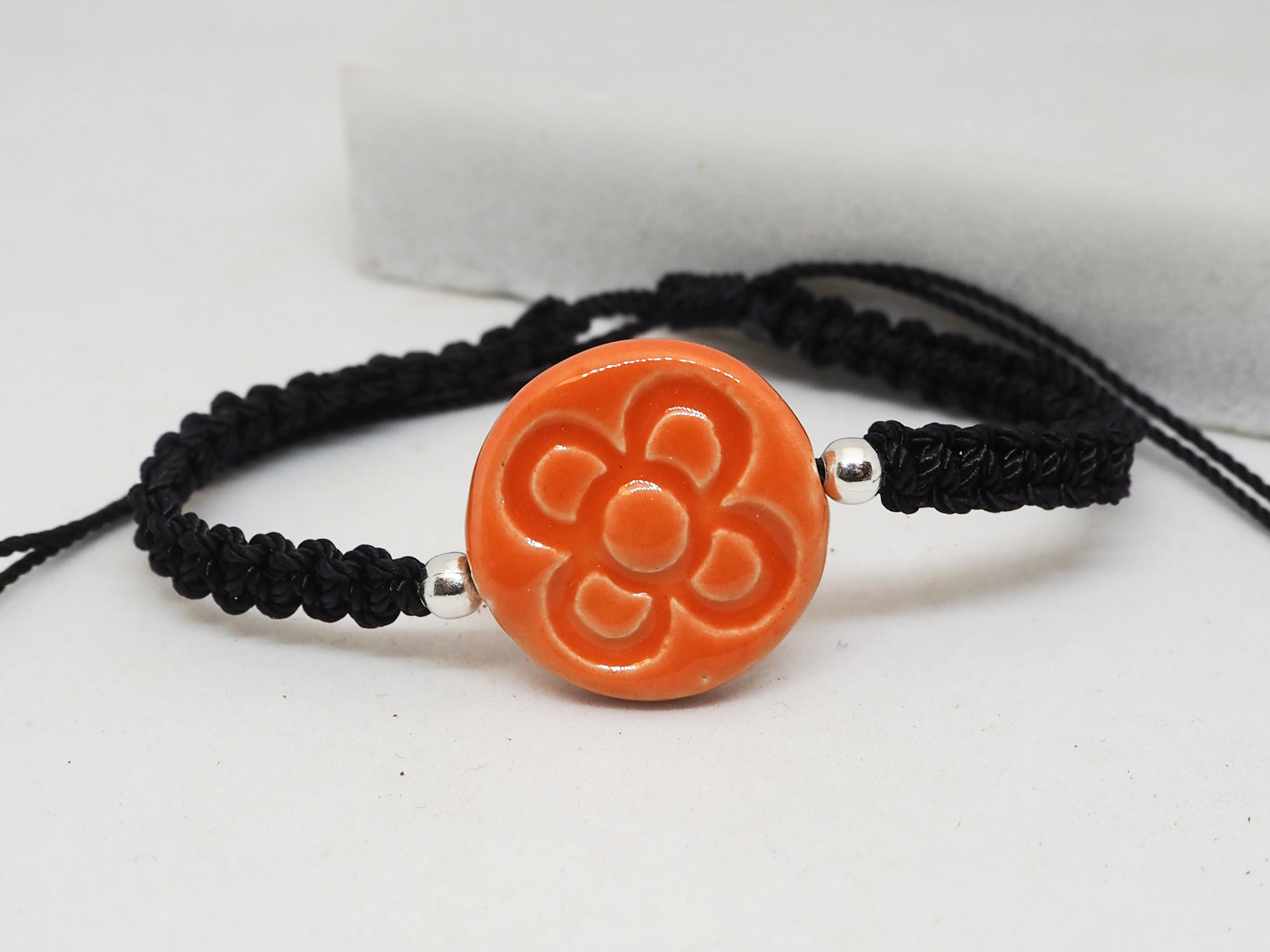 Темно-оранжевый браслет Panot с изображением цветов Барселоны. Женские браслеты.