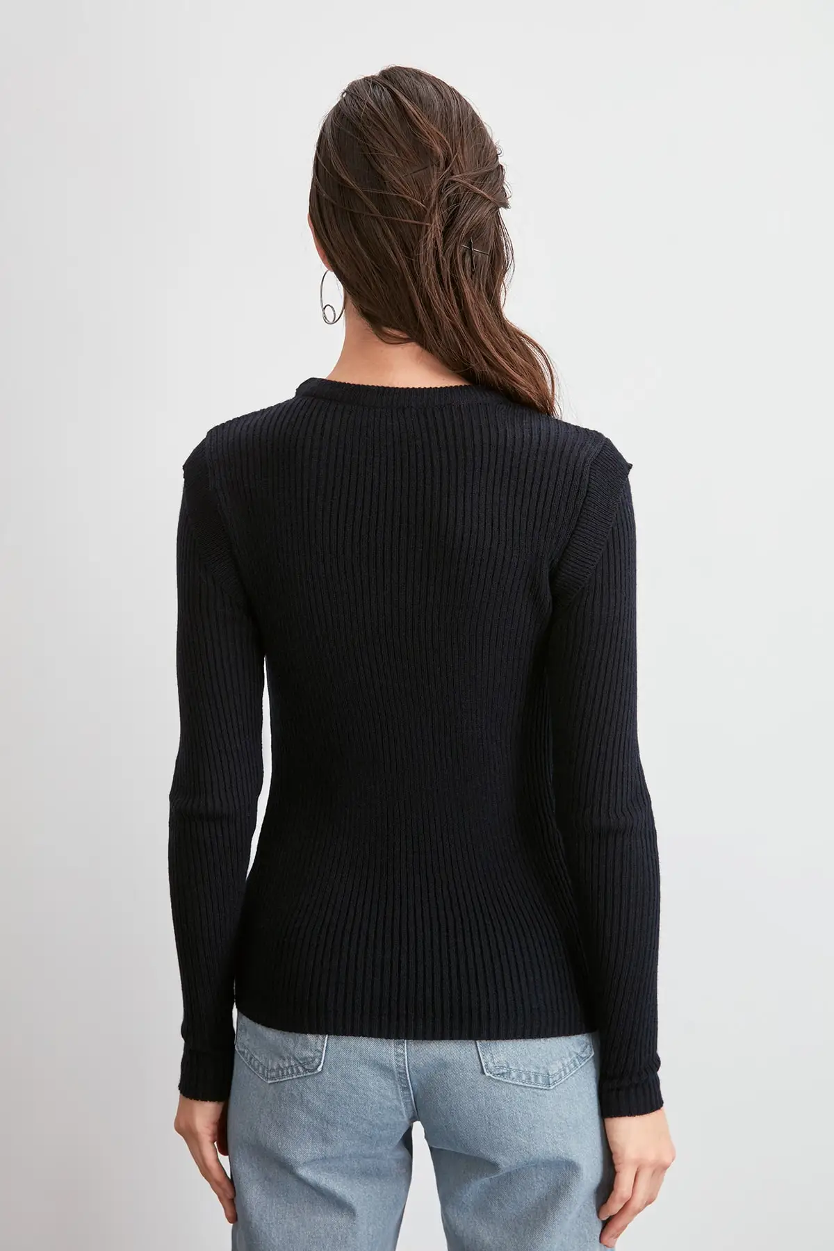 Трикотажный свитер с треугольным вырезом TWOAW20KZ0968| |