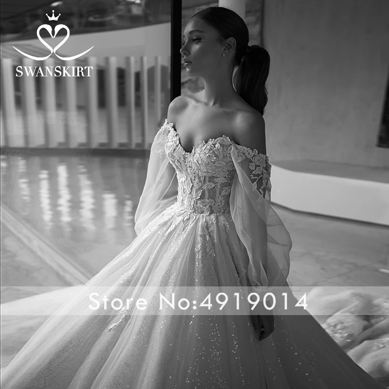 Vintage Appliques Ball Gown Wedding Dress Swanskirt Boat Neck Vestido de noiva lantern Sleeve Princess Bride Gown F148