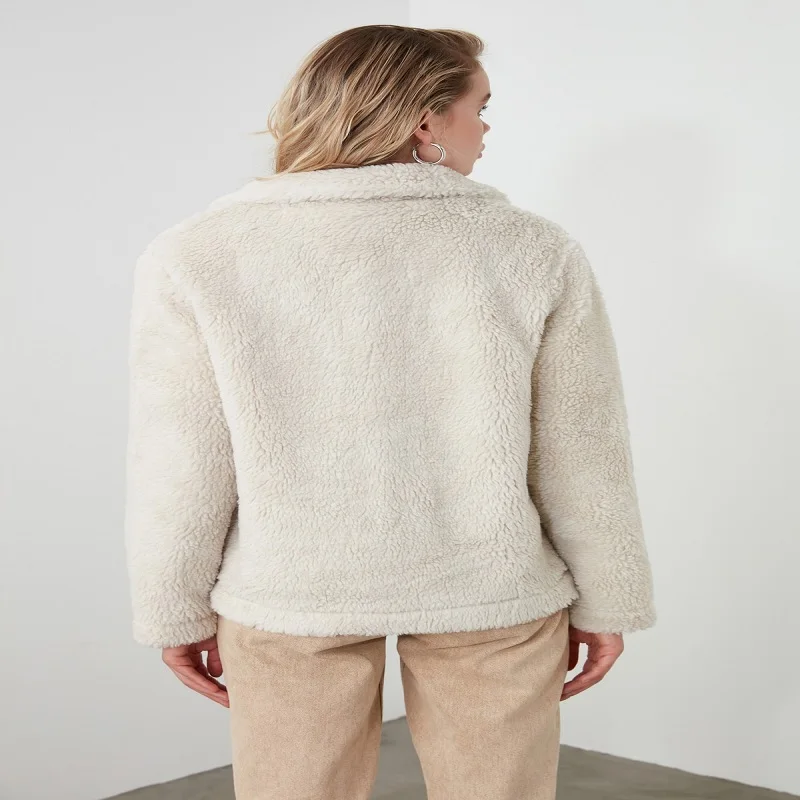 

Ecru Vertical Collar Zippered Fur Coat TWOAW20MO0058