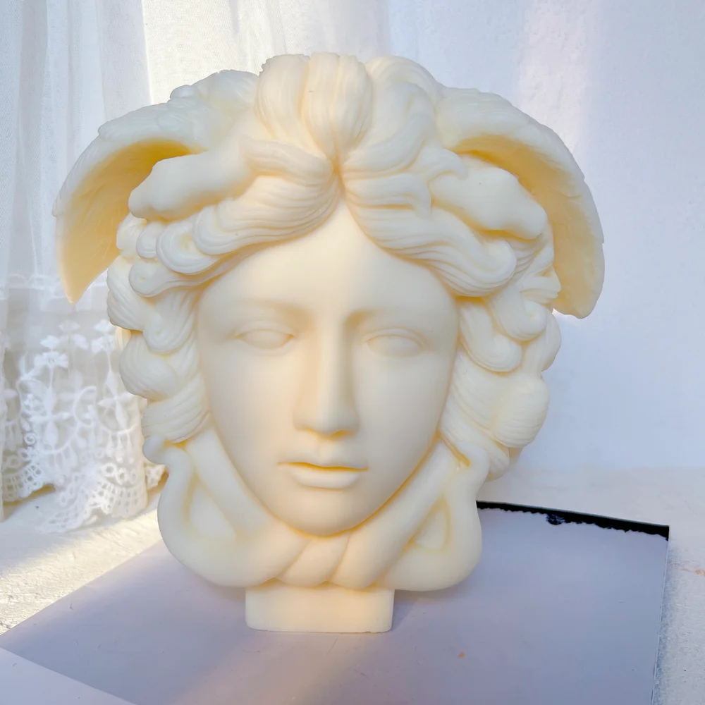 Форма Medusa в виде свечи греческая скульптура тело лицо змея волосы фигурка